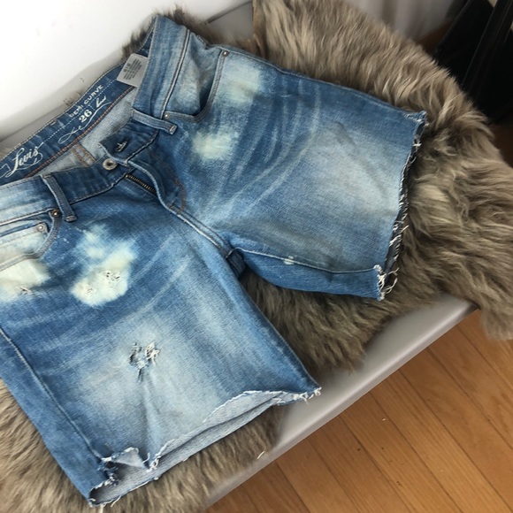 Levi’s Woman’s size 26 denim jean shorts ! *NWT* - Picture 7 of 8